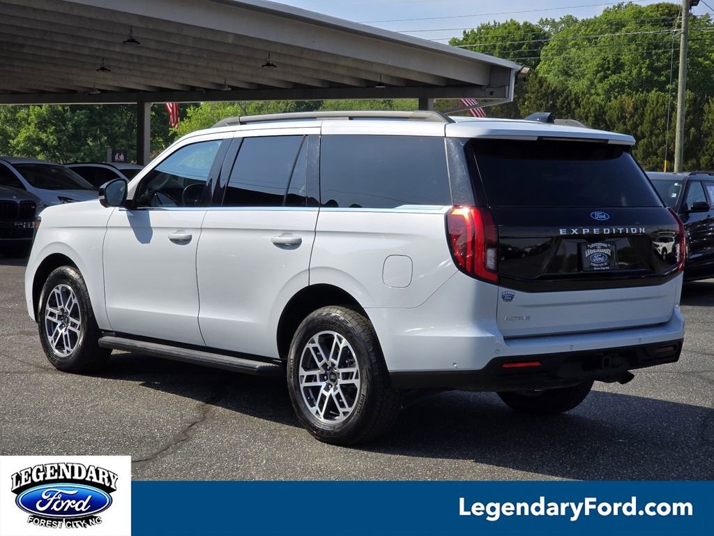 Used 2025 Ford Expedition Active AWD/4WD image 2