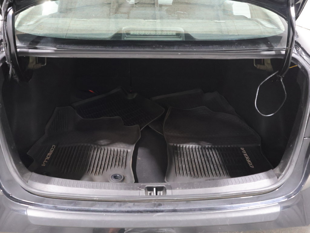 Used 2020 Toyota Corolla LE FWD image 4