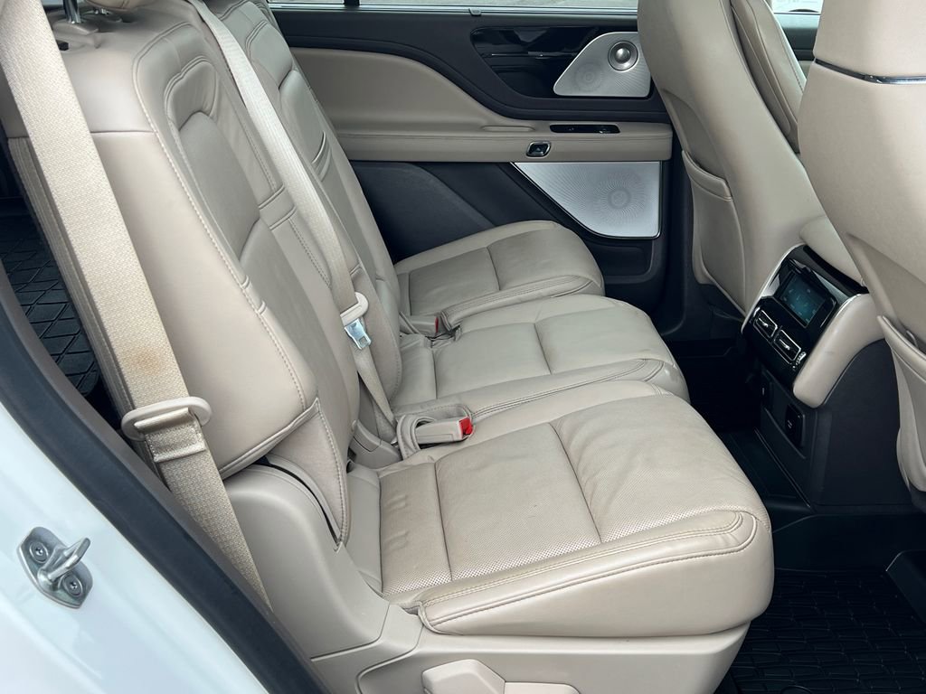Used 2020 Lincoln Aviator Reserve w/ Equipment Group 201A image 12