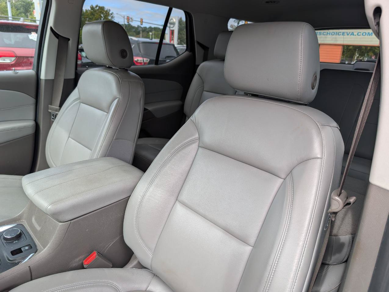 Used 2018 Chevrolet Traverse LT FWD image 11