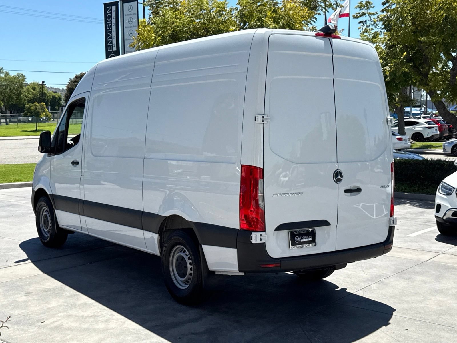 Used 2025 Mercedes-Benz Sprinter 2500 image 9