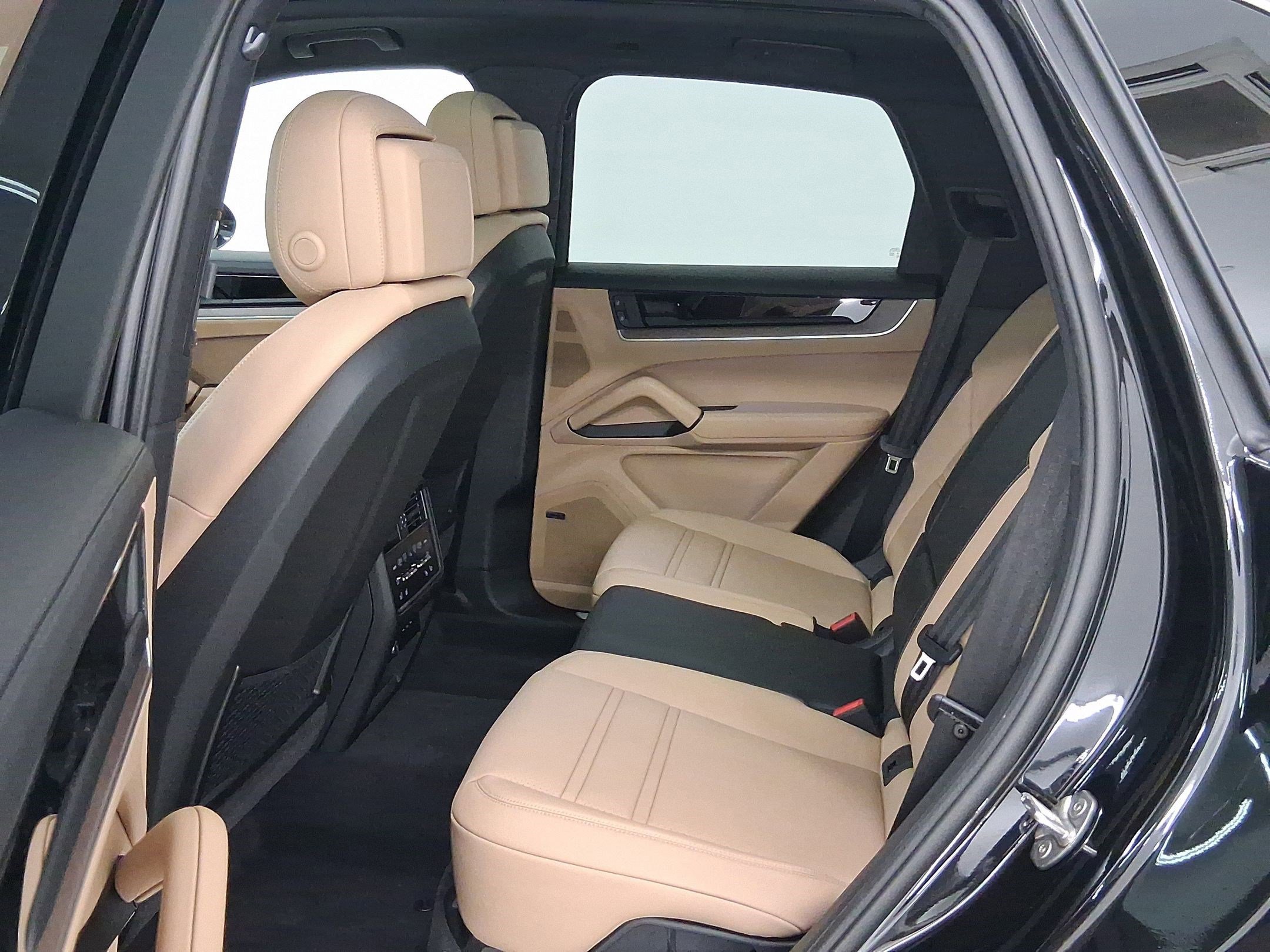 New 2025 Porsche Cayenne S AWD/4WD image 31