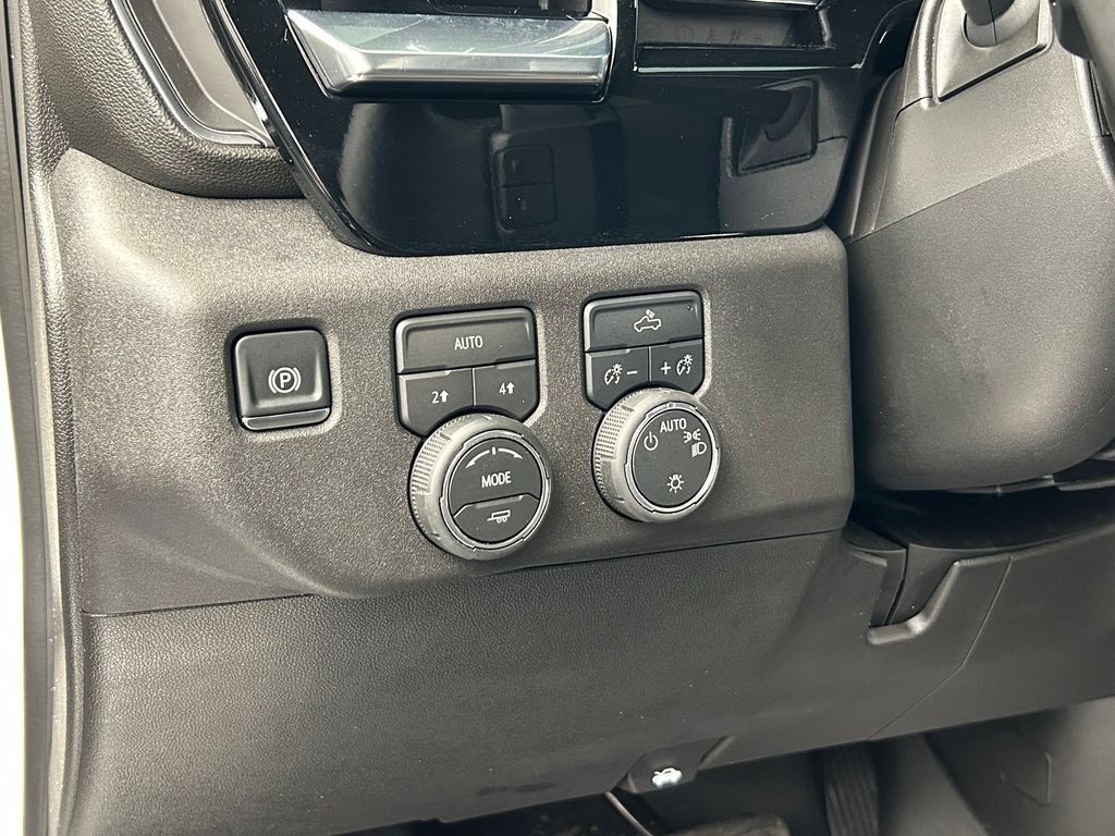 Used 2026 Chevrolet Silverado 1500 LT AWD/4WD image 43