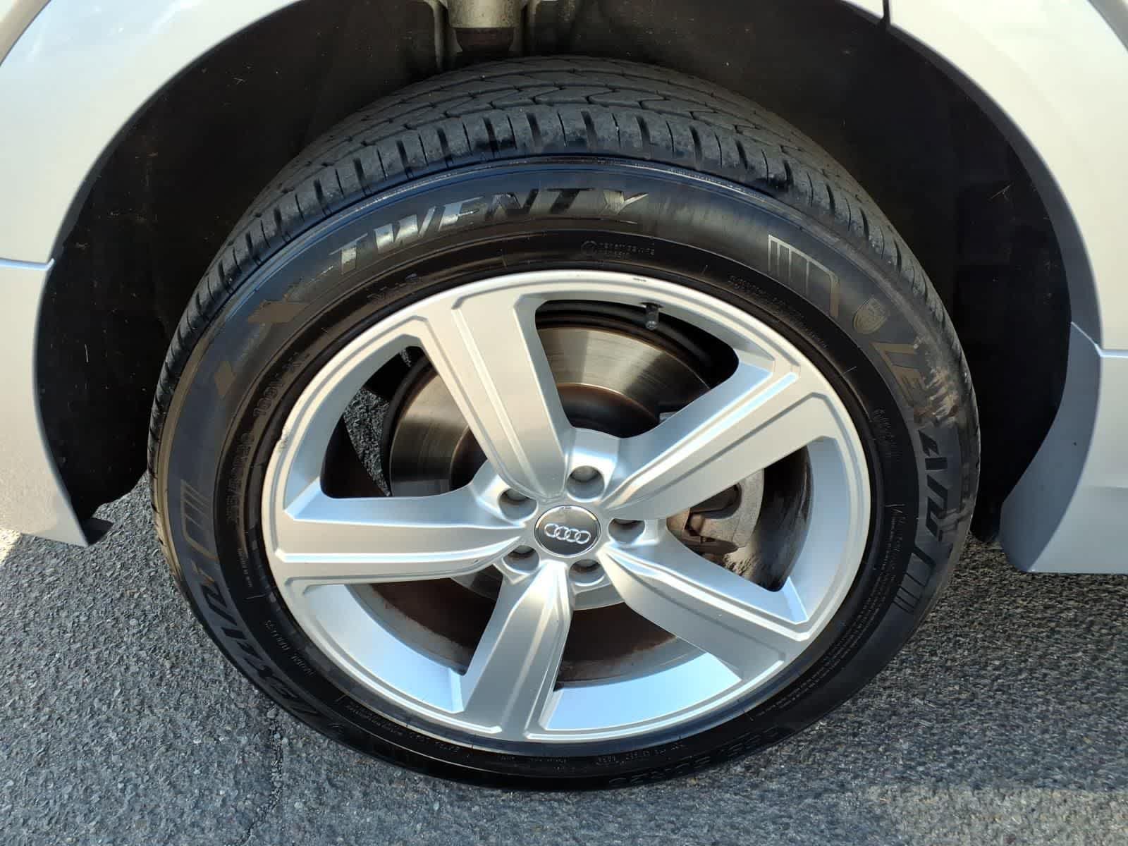 Used 2019 Audi e-tron Prestige w/ Prestige Package AWD/4WD image 8
