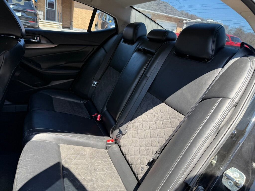 Used 2017 Nissan Maxima SR w/ Midnight Edition image 31