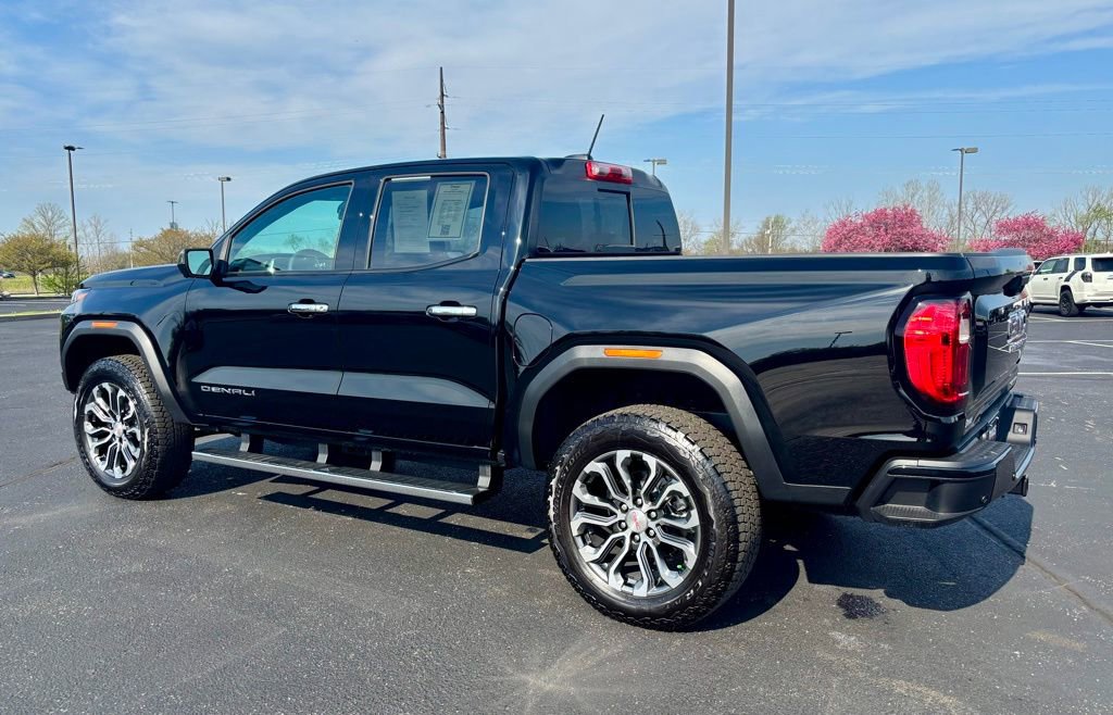 Used 2025 GMC Canyon Denali image 5