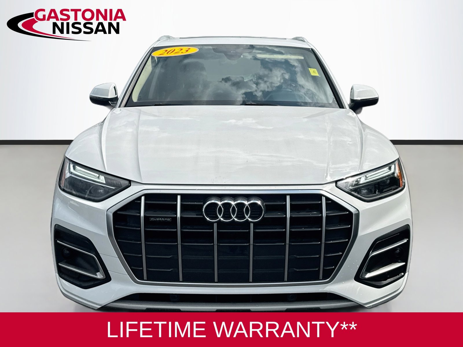 Used 2023 Audi Q5 2.0T Premium w/ Convenience Package AWD/4WD image 2