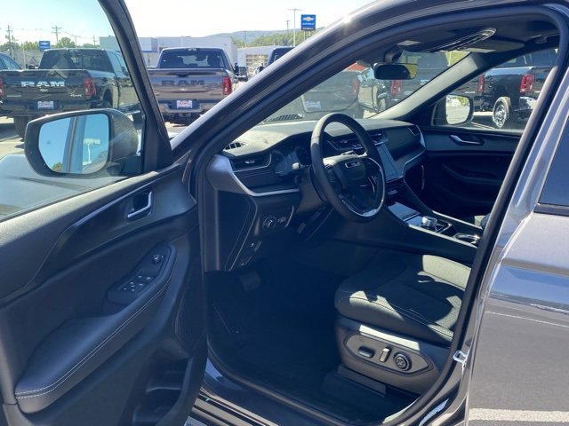 New 2025 Jeep Grand Cherokee L Laredo w/ Luxury Tech Group I image 14