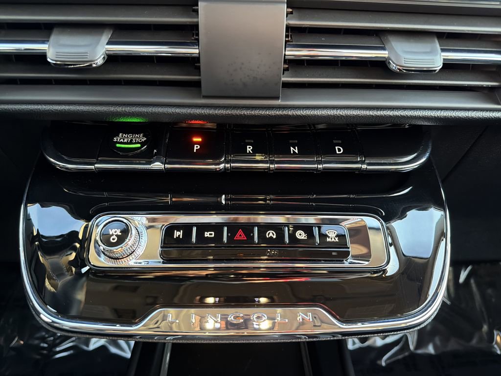 Used 2025 Lincoln Corsair Reserve image 27