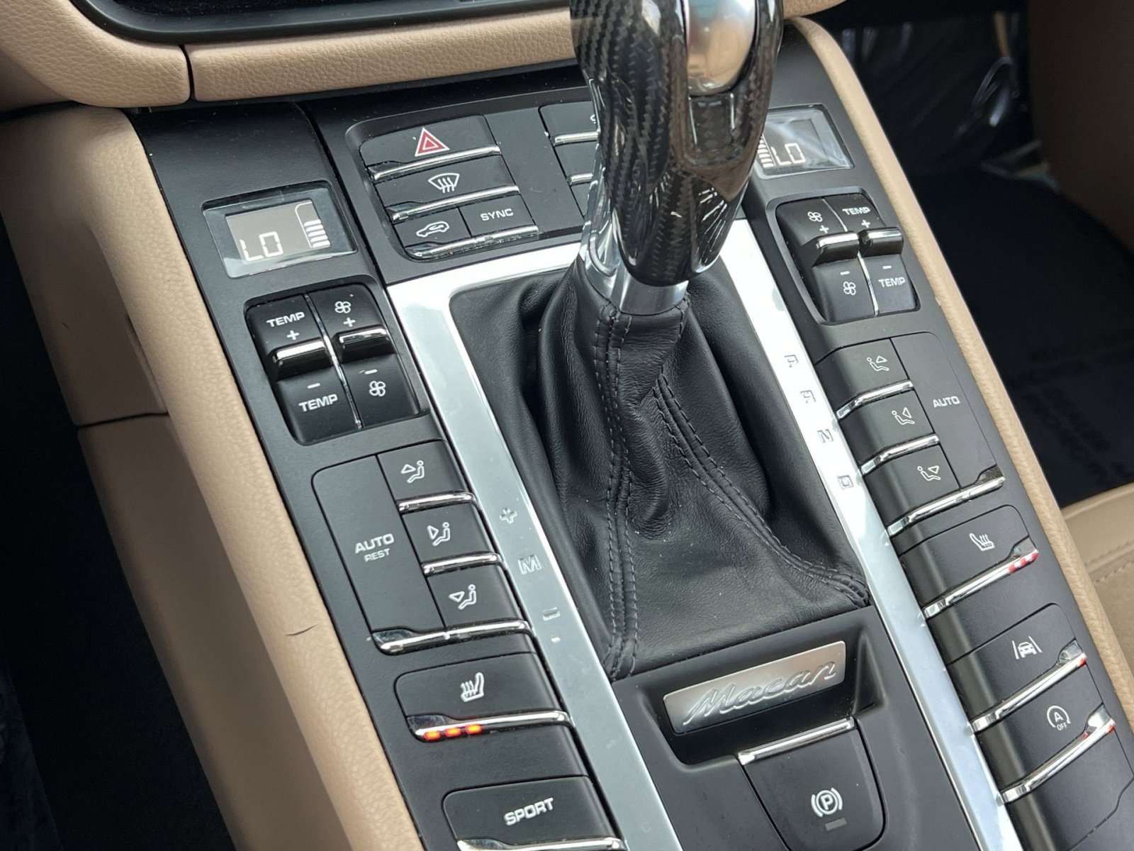 Used 2021 Porsche Macan w/ Premium Package AWD/4WD image 19