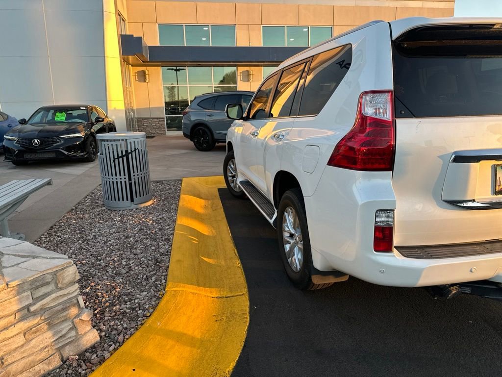 Used 2011 Lexus GX 460 w/ Convenience Pkg AWD/4WD image 4