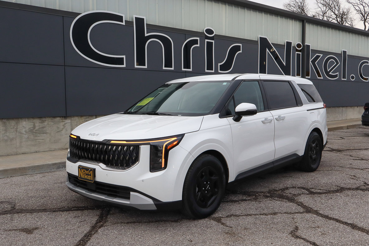 Used 2025 Kia Carnival