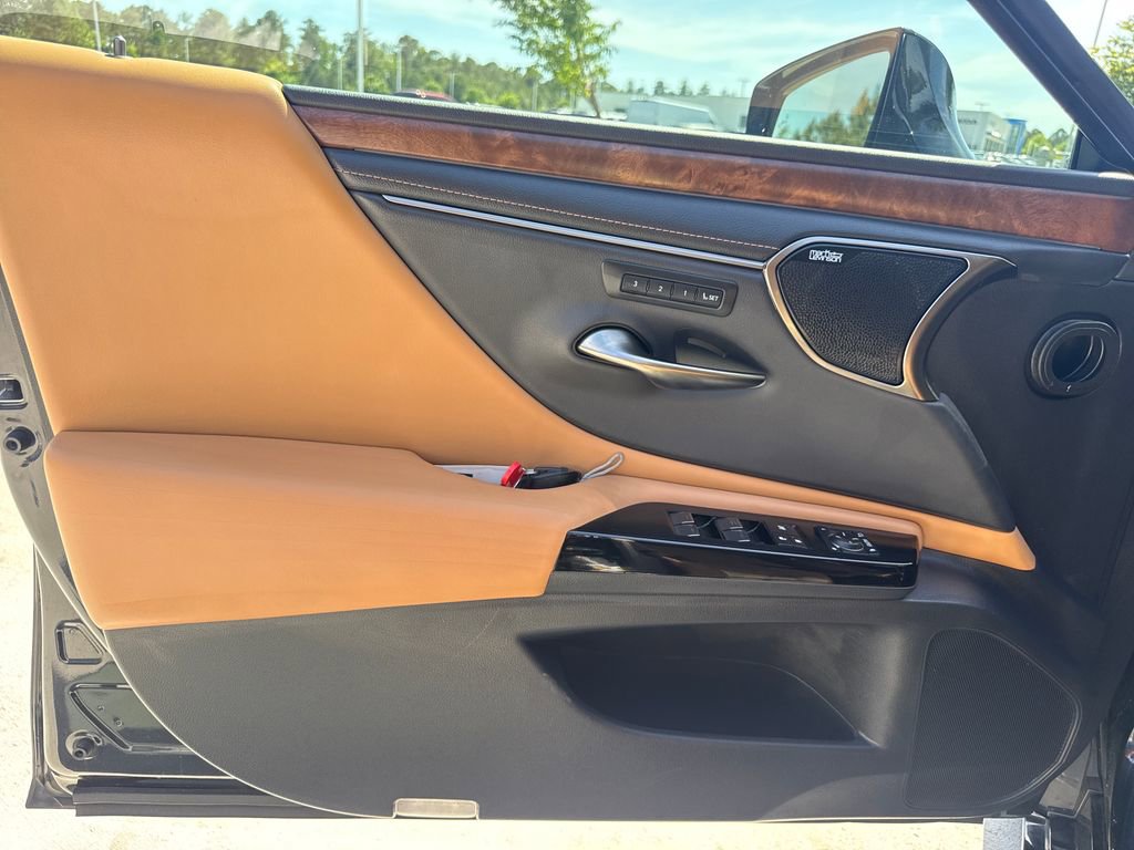 Used 2022 Lexus ES 350 Ultra Luxury w/ Accessory Package 2 FWD image 13