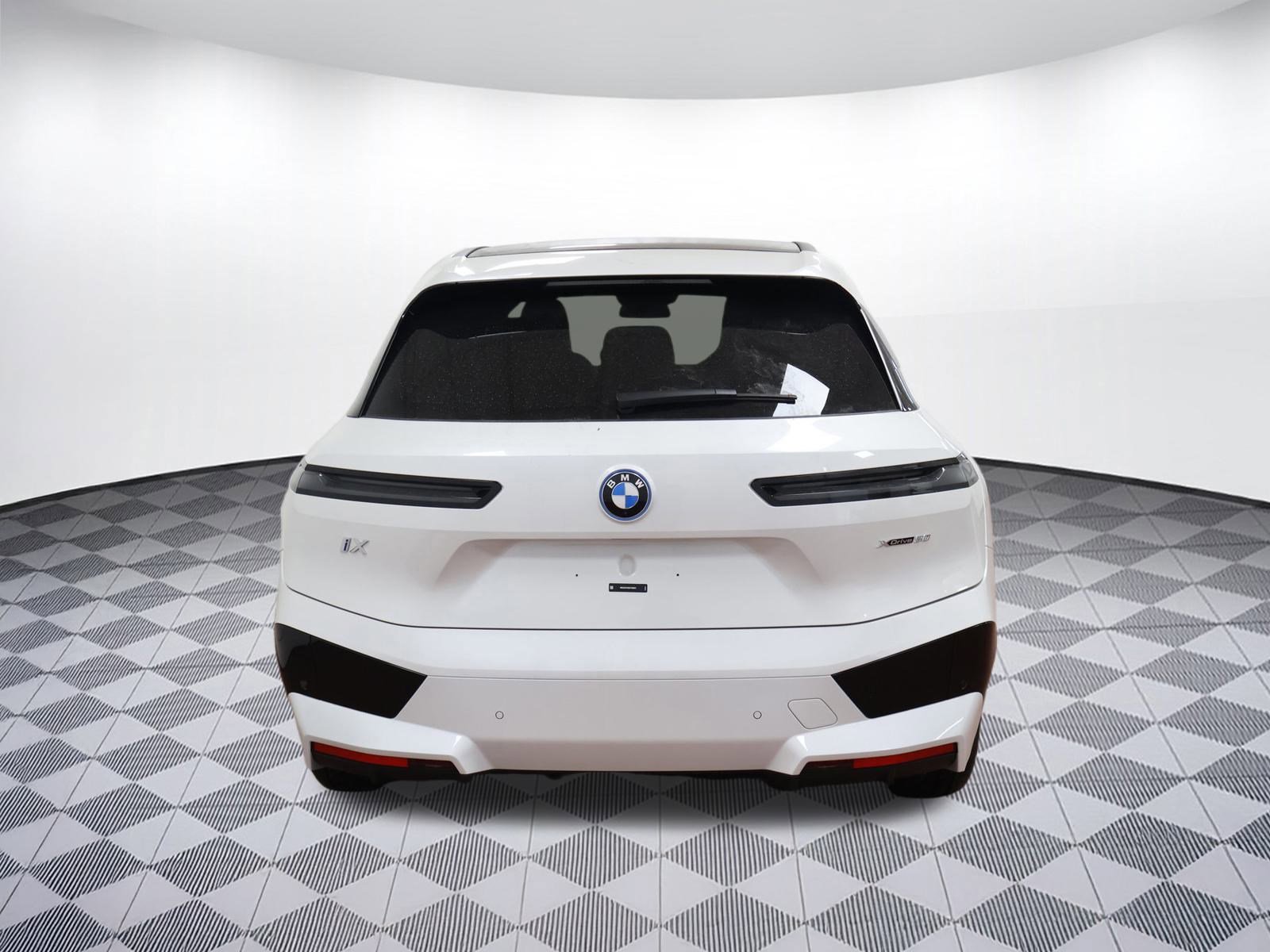 Used 2025 BMW iX xDrive50 w/ Premium Package image 8