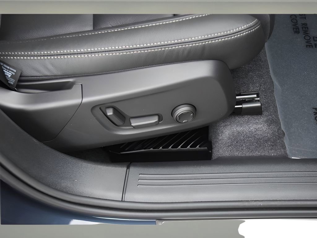 New 2026 Volvo XC40 B5 Plus w/ Protection Package Premier image 33