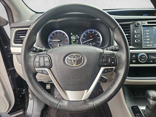 Used 2019 Toyota Highlander XLE FWD image 14