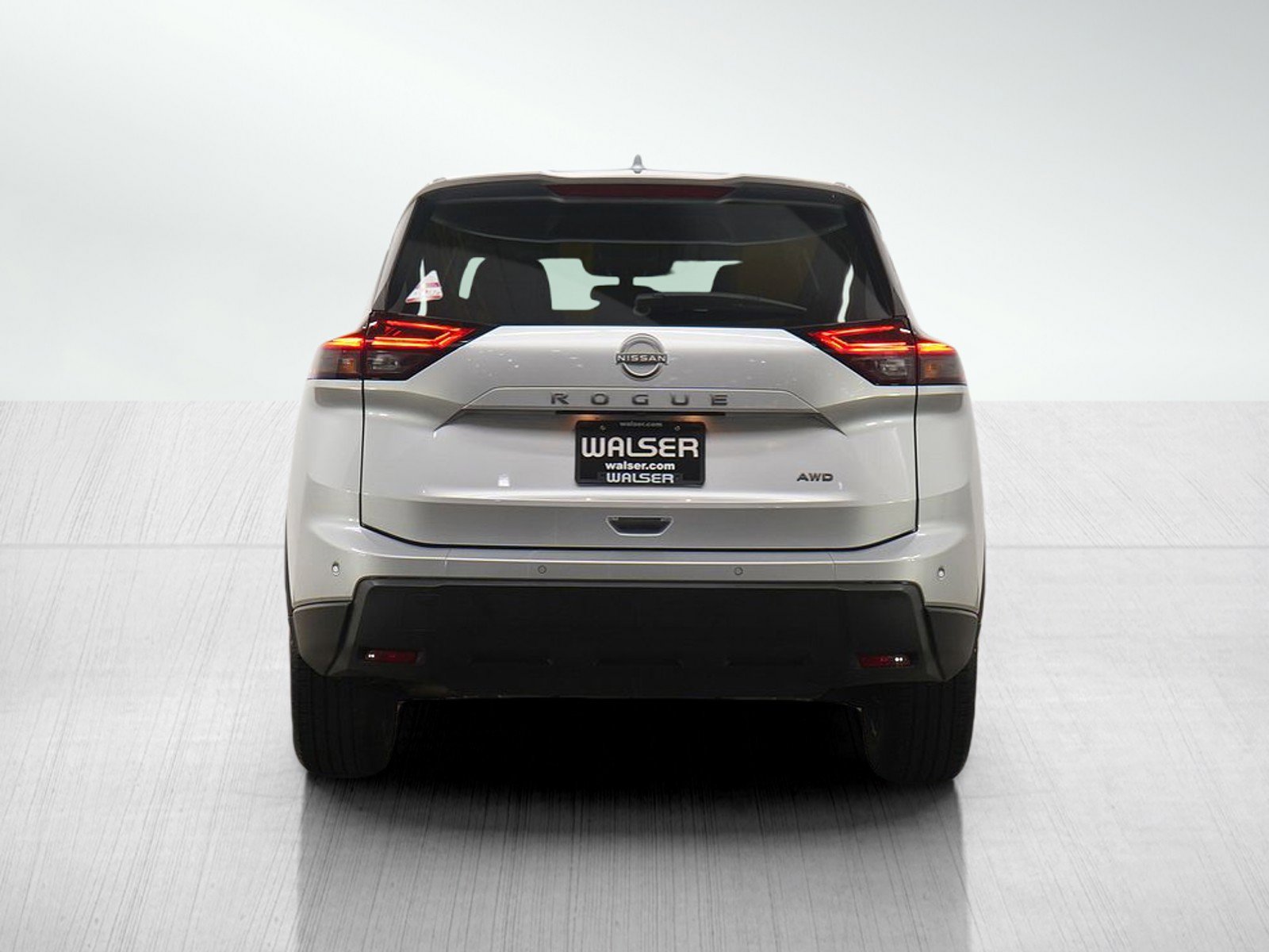 Used 2025 Nissan Rogue SV image 4