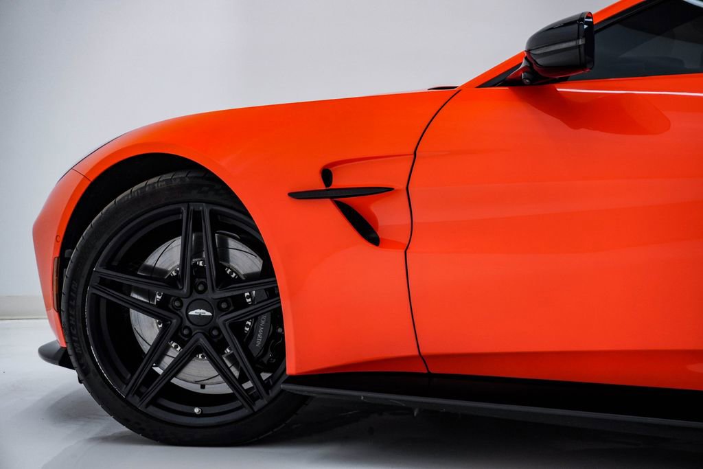 Used 2025 Aston Martin V8 Vantage Coupe image 14