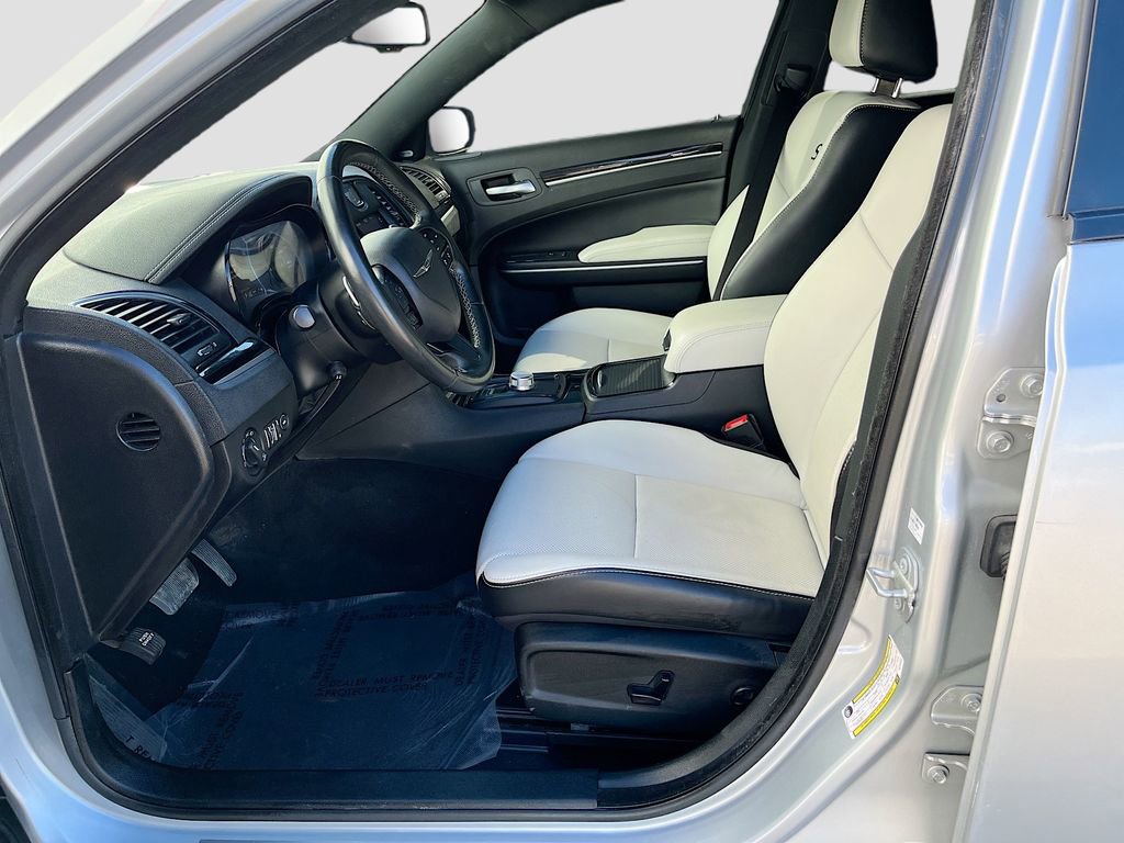 Used 2019 Chrysler 300 S w/ Safetytec Plus Group image 22