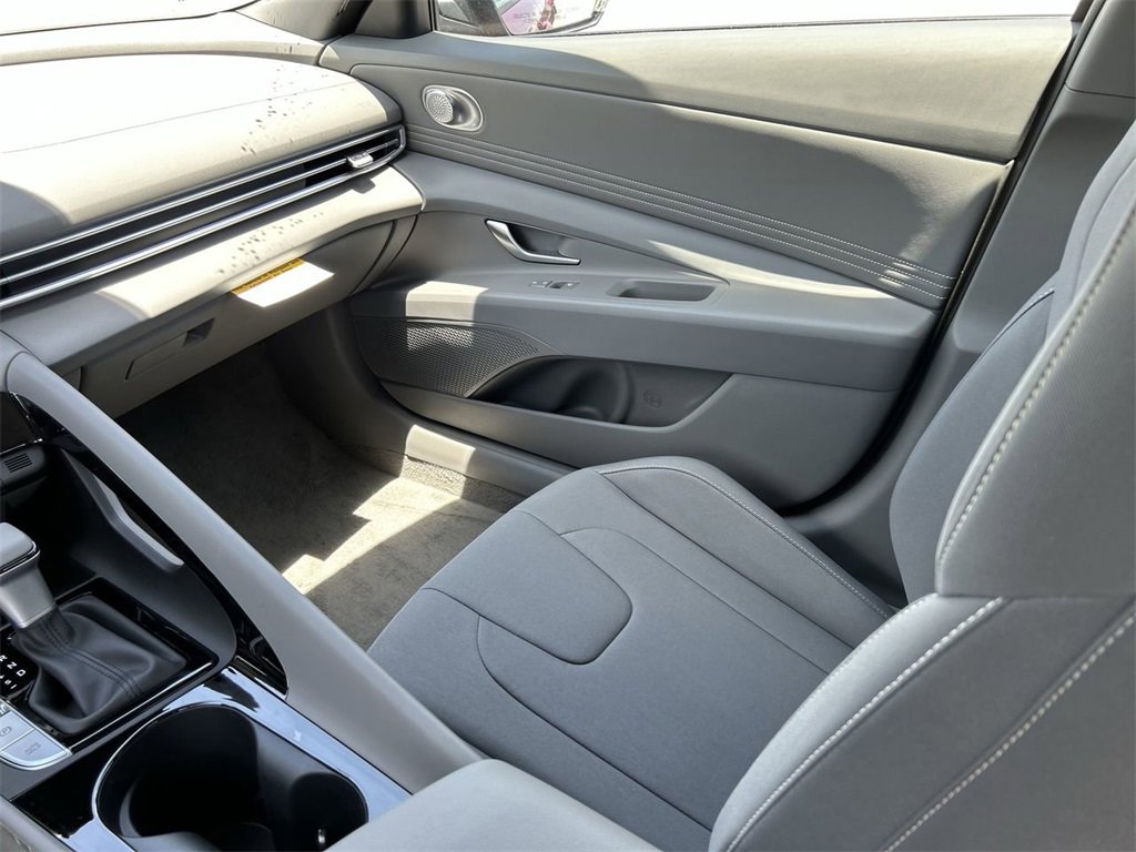 New 2025 Hyundai Elantra SEL image 6