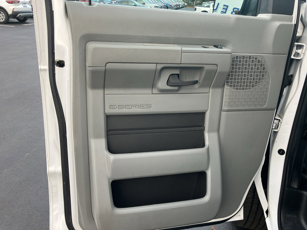 Used 2014 Ford E-350 and Econoline 350 Super Duty image 16