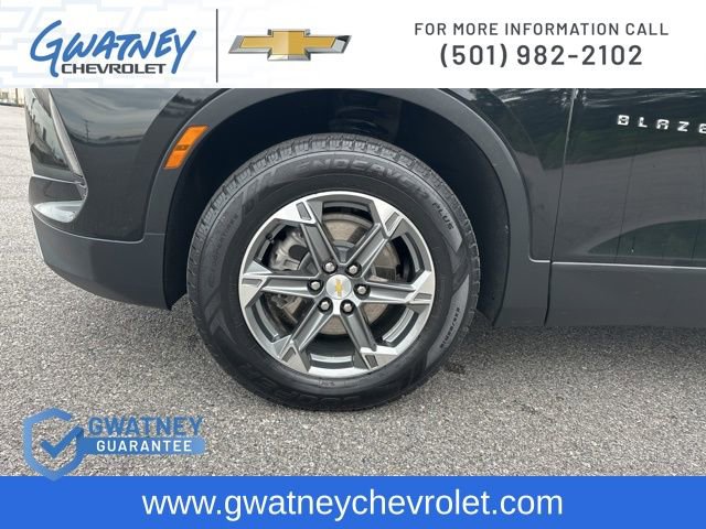 Used 2023 Chevrolet Blazer LT FWD image 9