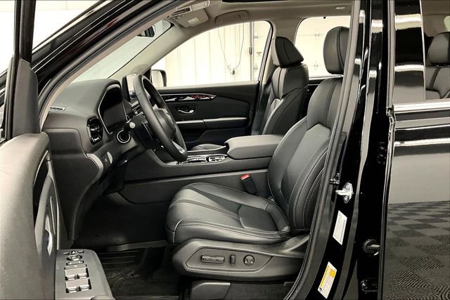 Used 2025 Honda Pilot Touring image 25