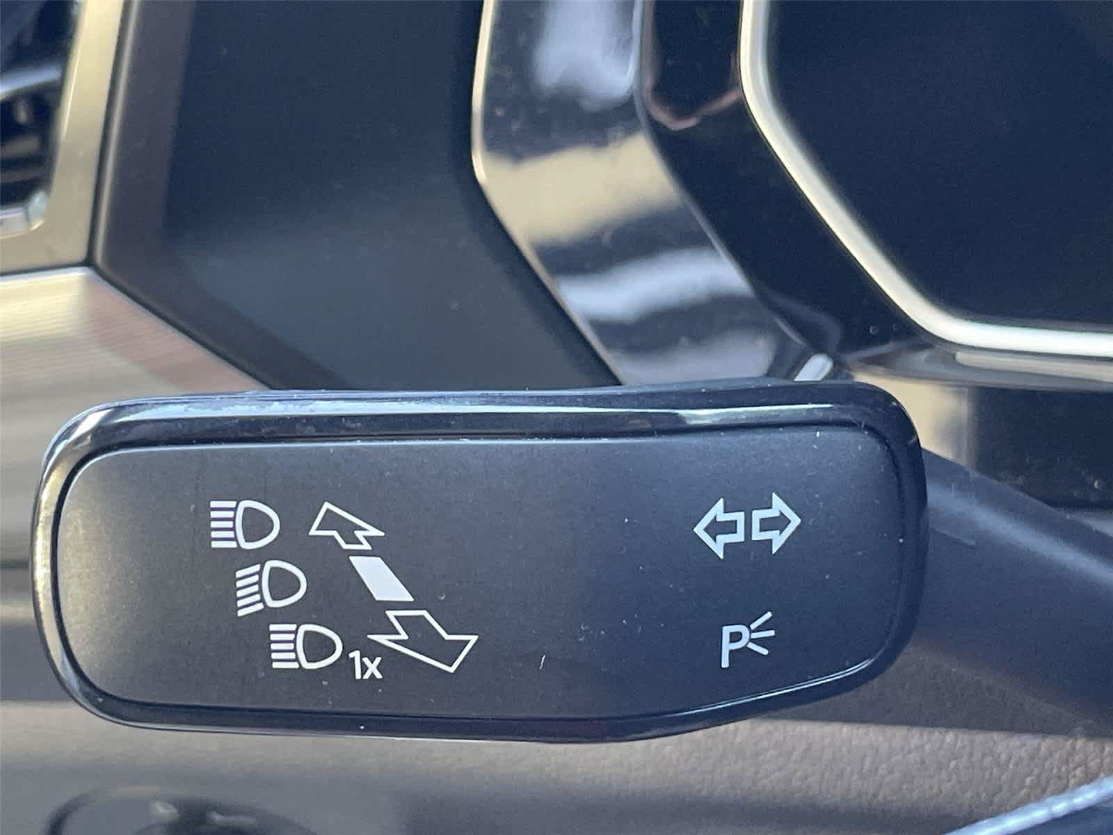 Used 2019 Volkswagen Jetta SEL w/ Cold Weather Package FWD image 25