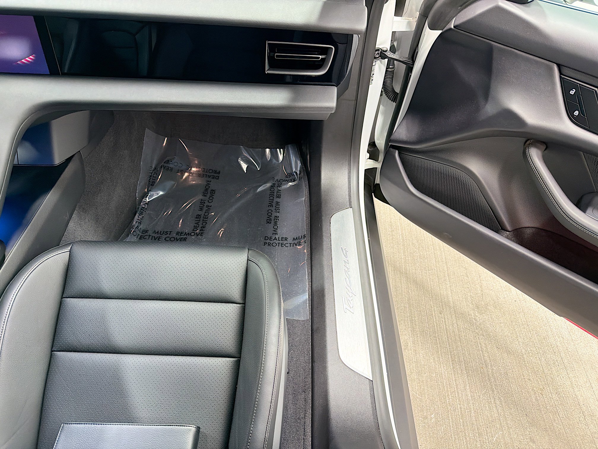 Certified 2025 Porsche Taycan image 18