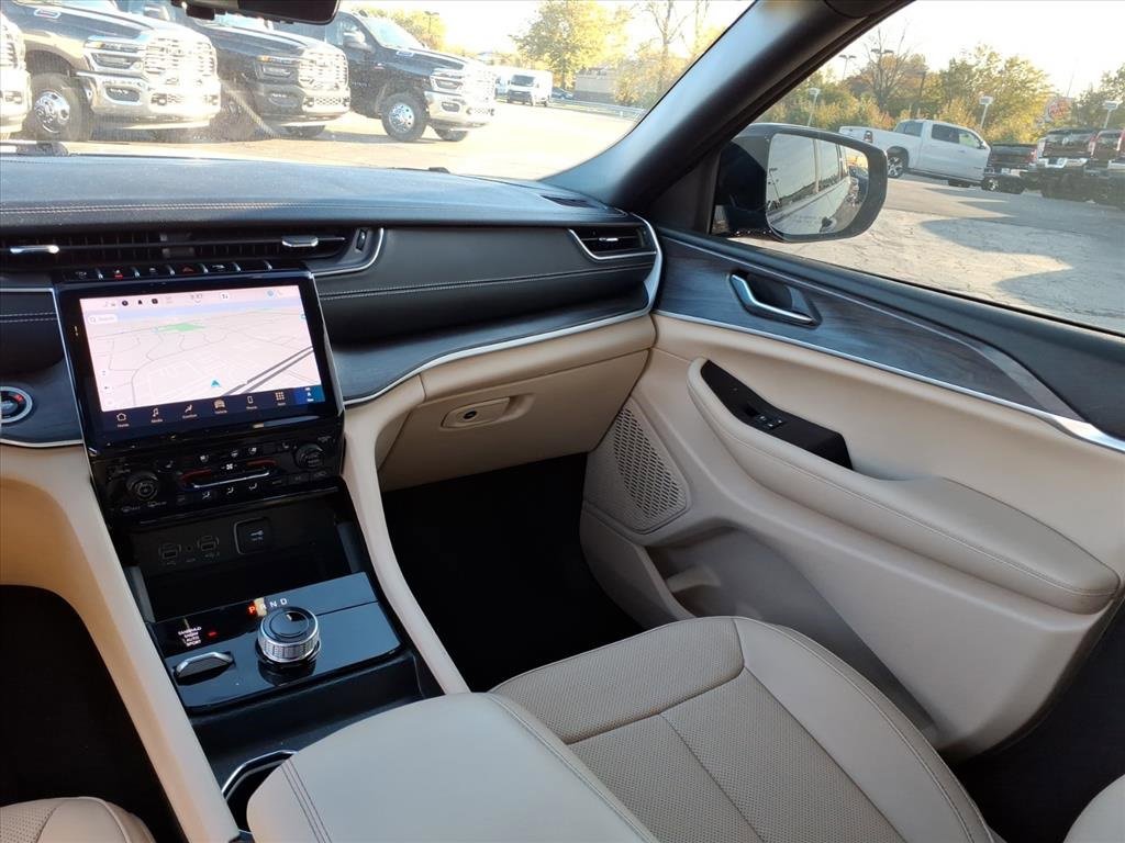 Certified 2024 Jeep Grand Cherokee L Limited w/ Luxury Tech Group II image 18