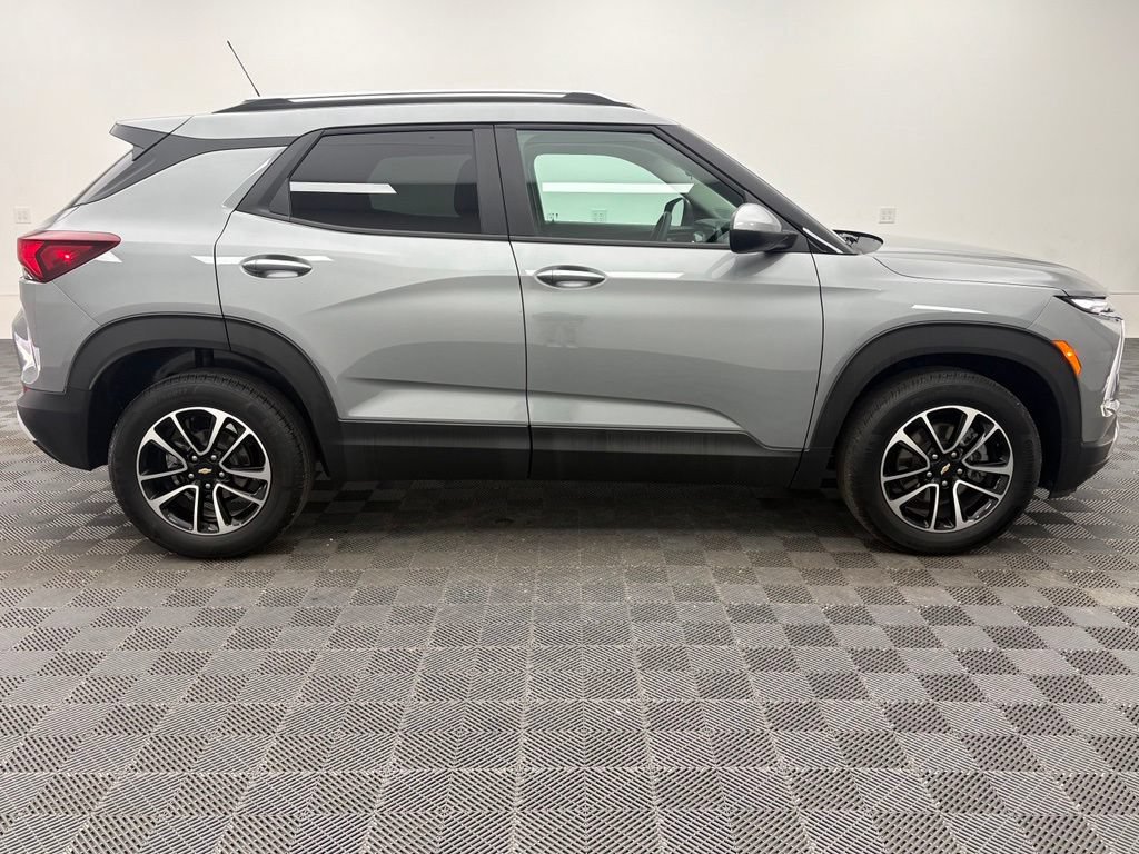 Used 2025 Chevrolet TrailBlazer LT FWD image 5