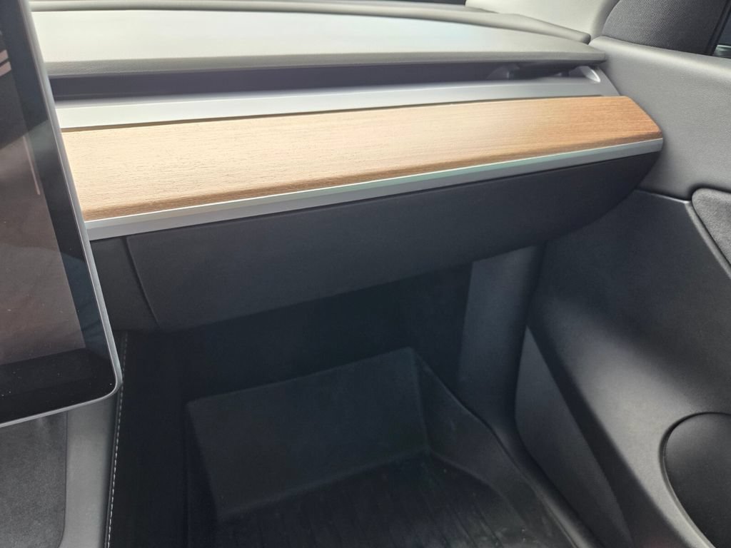 Used 2022 Tesla Model Y Long Range AWD/4WD image 28
