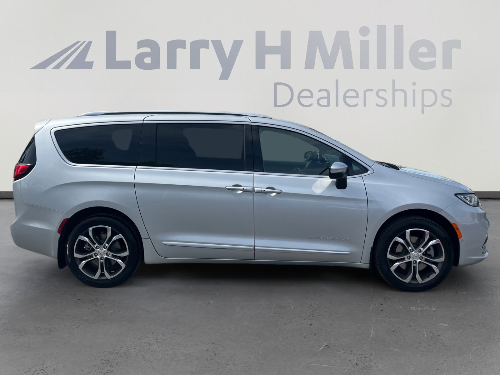 New 2026 Chrysler Pacifica Pinnacle image 6