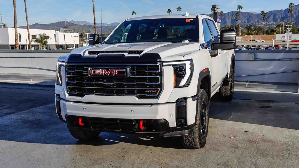 Used 2025 GMC Sierra 2500 AT4 image 4