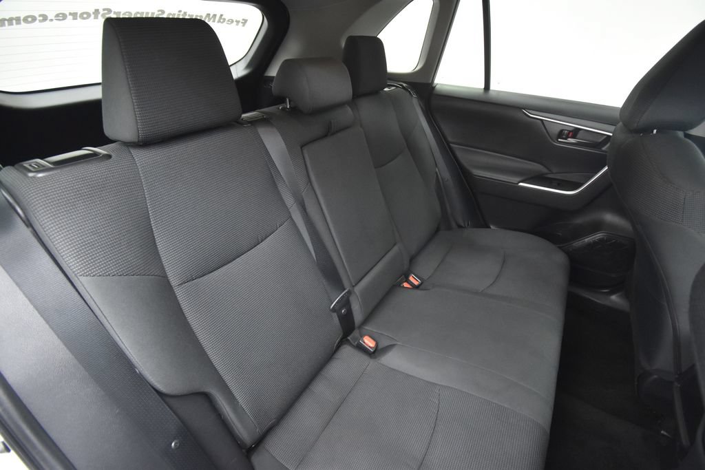 Used 2021 Toyota RAV4 LE AWD/4WD image 21