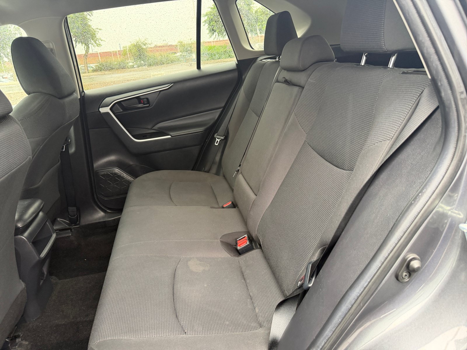 Used 2021 Toyota RAV4 LE AWD/4WD image 16
