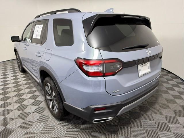Used 2025 Honda Pilot Touring image 4