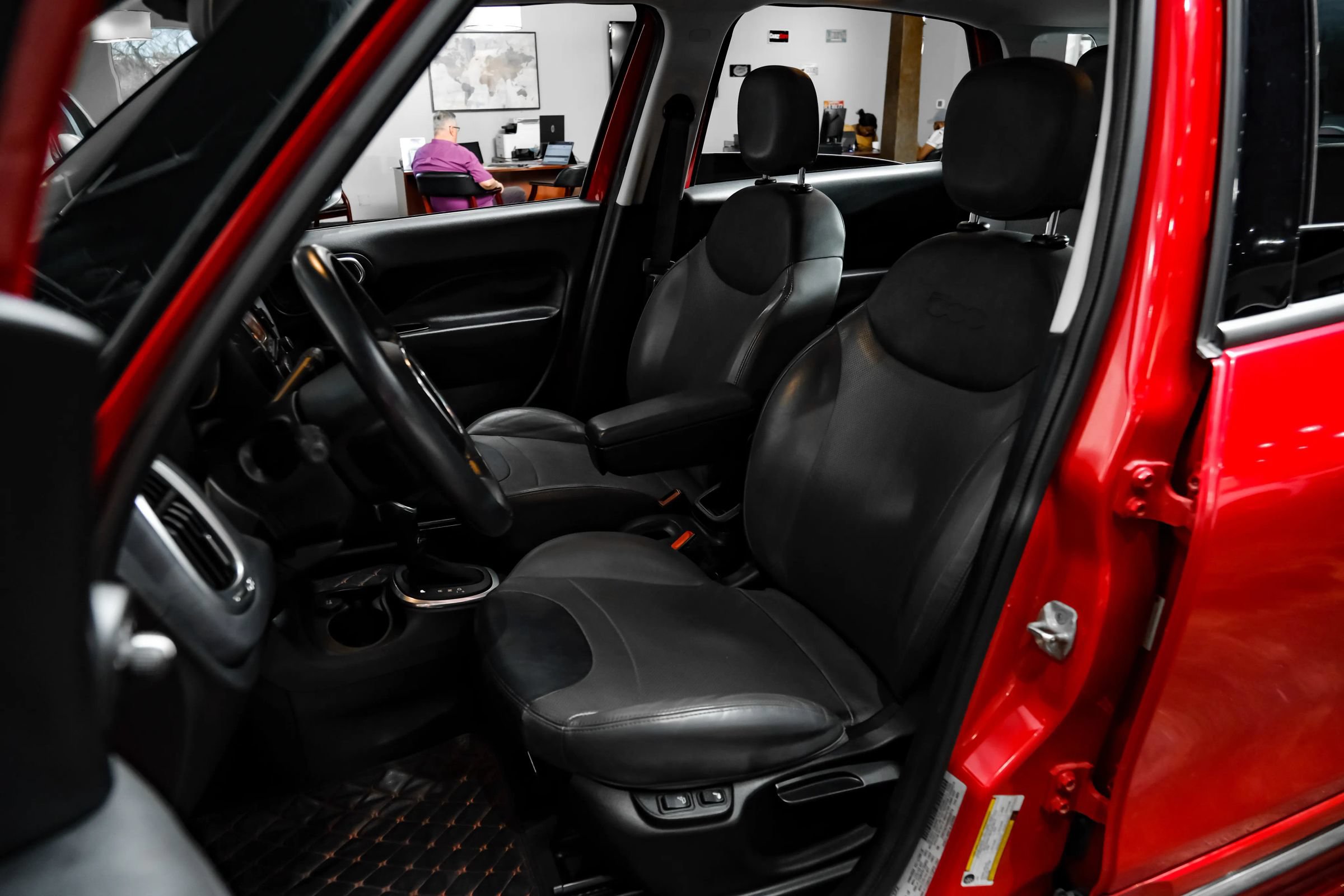 Used 2017 FIAT 500L Lounge w/ Dual-Pane Sunroof Package FWD image 31