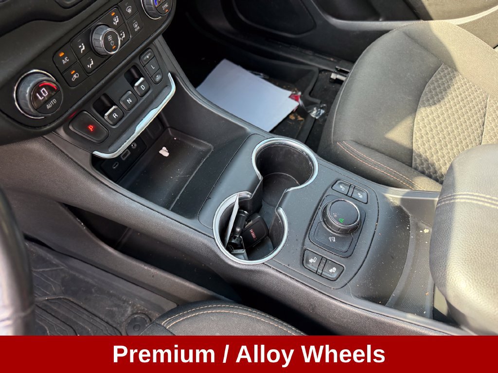 Used 2019 GMC Terrain SLE w/ Driver Convenience Package FWD image 18