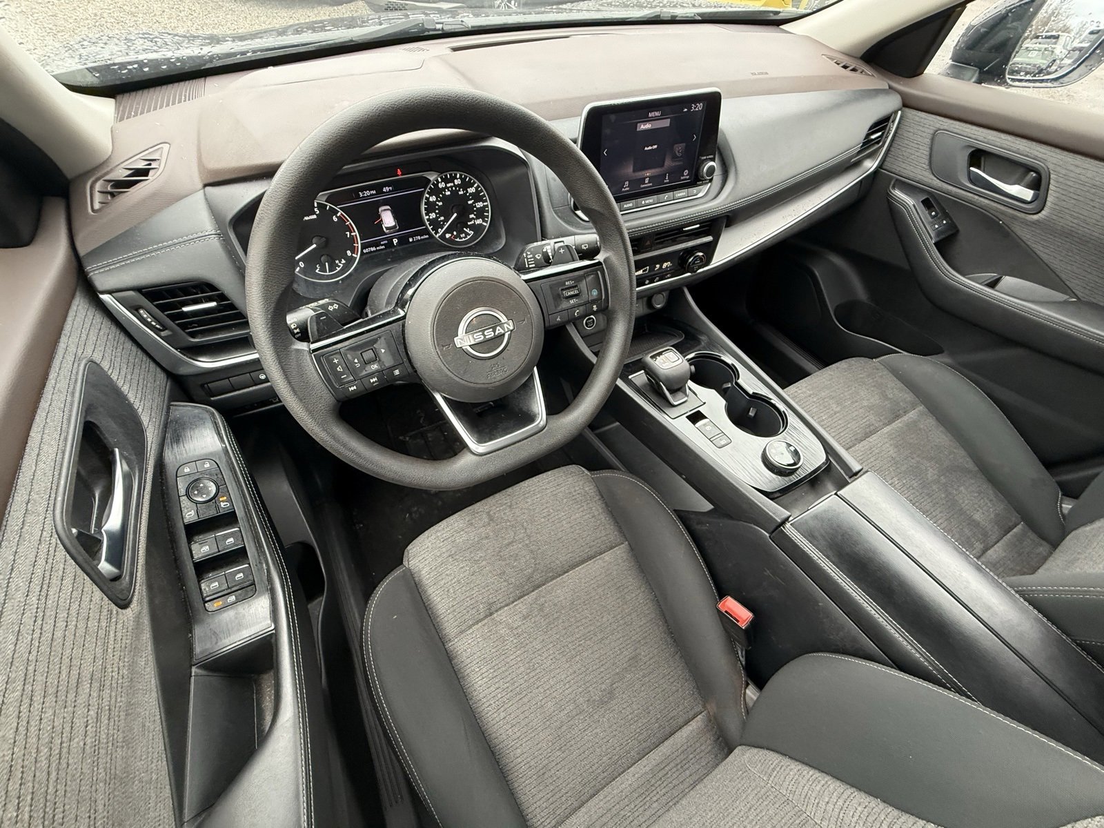 Used 2023 Nissan Rogue SV image 17