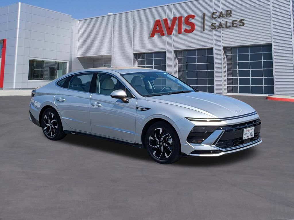 Used 2025 Hyundai Sonata SEL FWD image 3