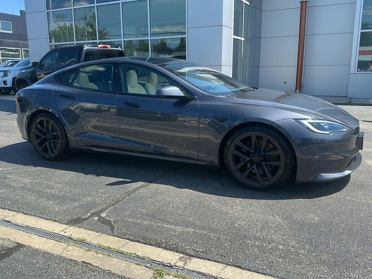 Used 2023 Tesla Model S Standard Range AWD/4WD image 1
