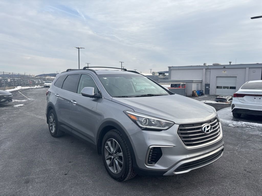 Used 2017 Hyundai Santa Fe SE image 1