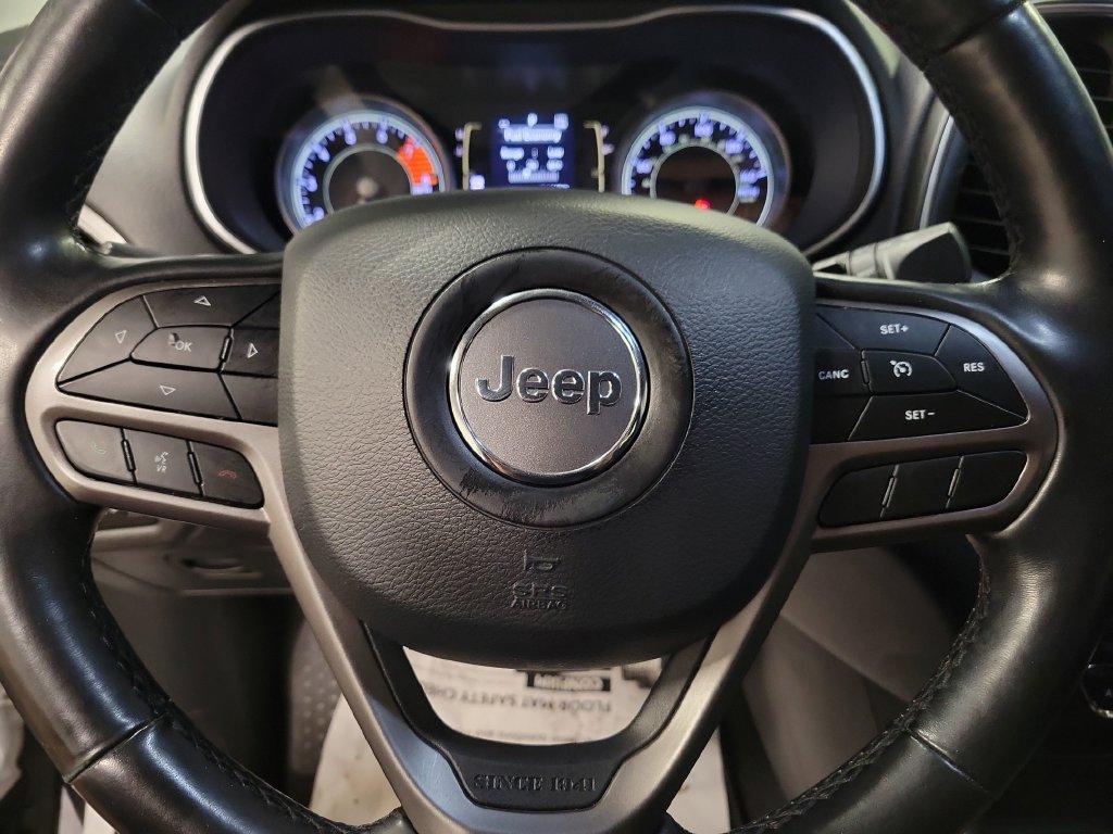 Used 2020 Jeep Cherokee Latitude Plus w/ Cold Weather Group FWD image 23