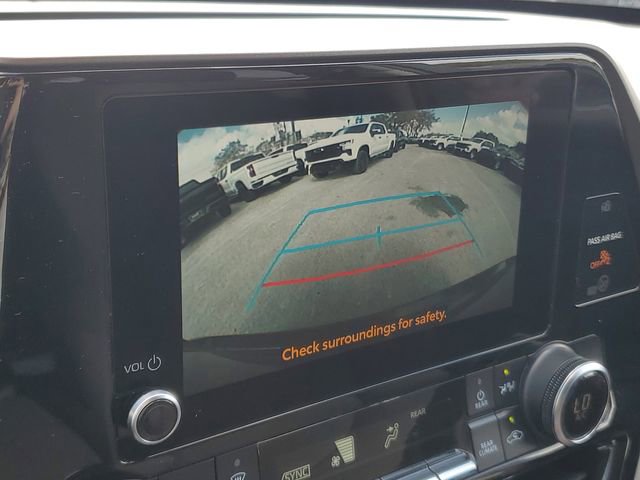 Used 2023 Toyota Highlander LE FWD image 29