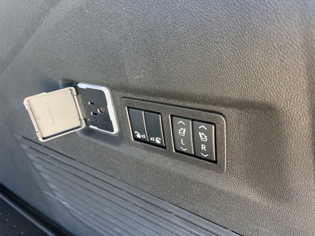 New 2025 Chevrolet Suburban Premier image 8