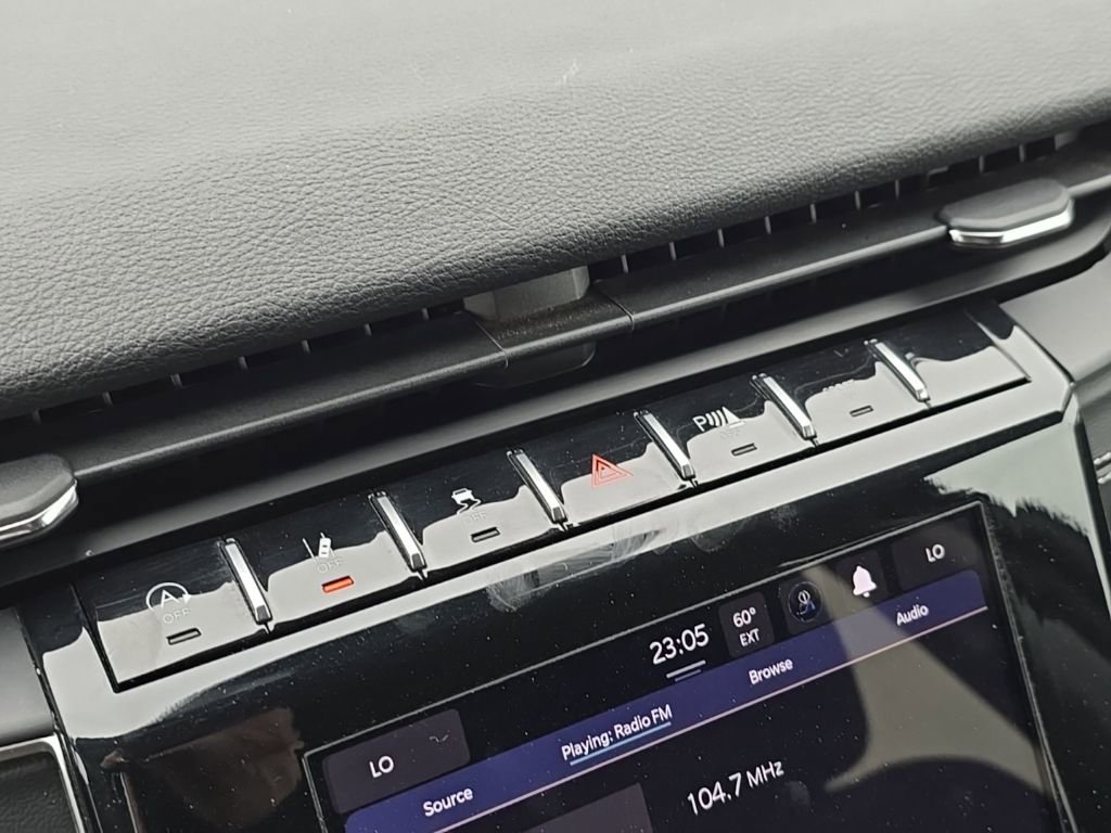 Used 2024 Jeep Grand Cherokee Laredo AWD/4WD image 26