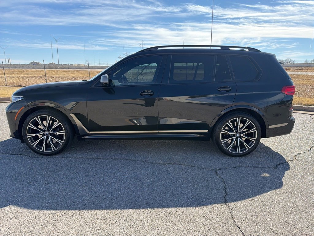 Used 2022 BMW X7 M50i image 2