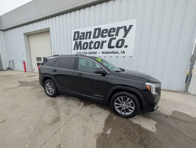 Used 2024 GMC Terrain SLT image 32