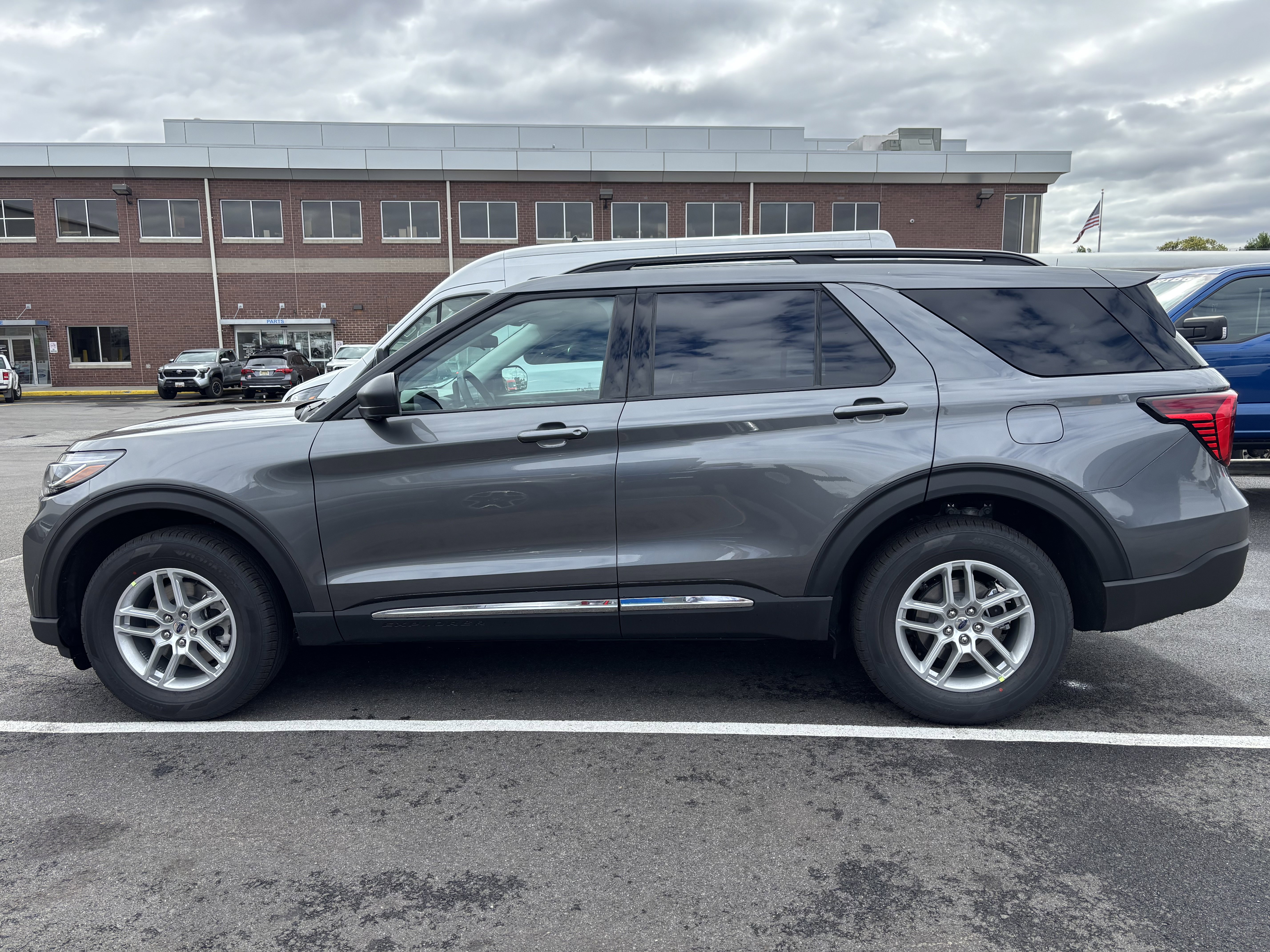 New 2025 Ford Explorer Active image 7